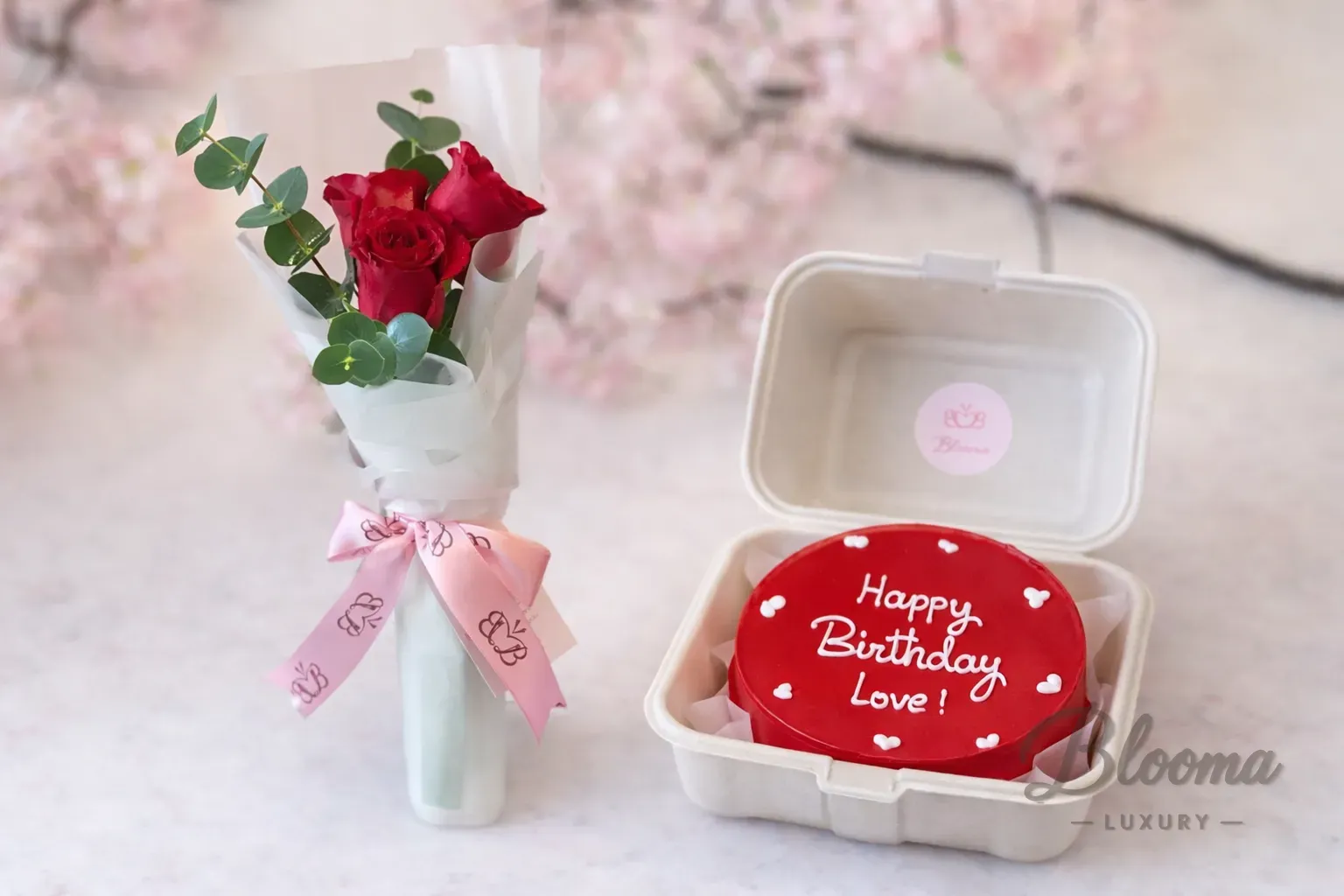 Combo No.78 - Small Cake For 1 Or 2 Persons With Bouquet