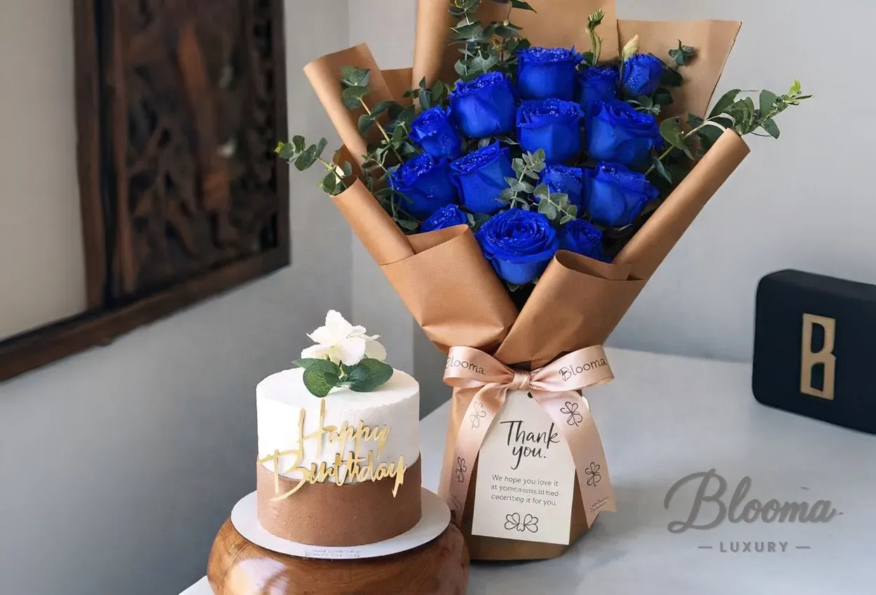 Elegant Birthday Combo – Brown Cake & Blue Roses Bouquet