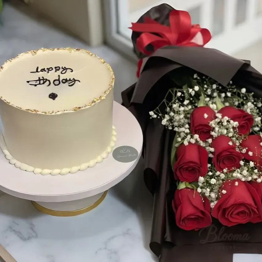 Golden Charm Cake With Red Rose Bouquet
